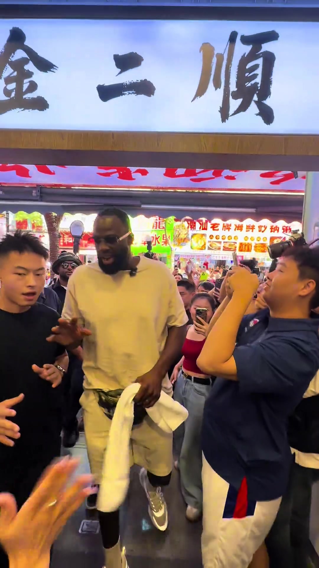 砂煲大的牛肉丸见过没？追梦拿牛肉丸打乒乓球 致敬星爷《食神》